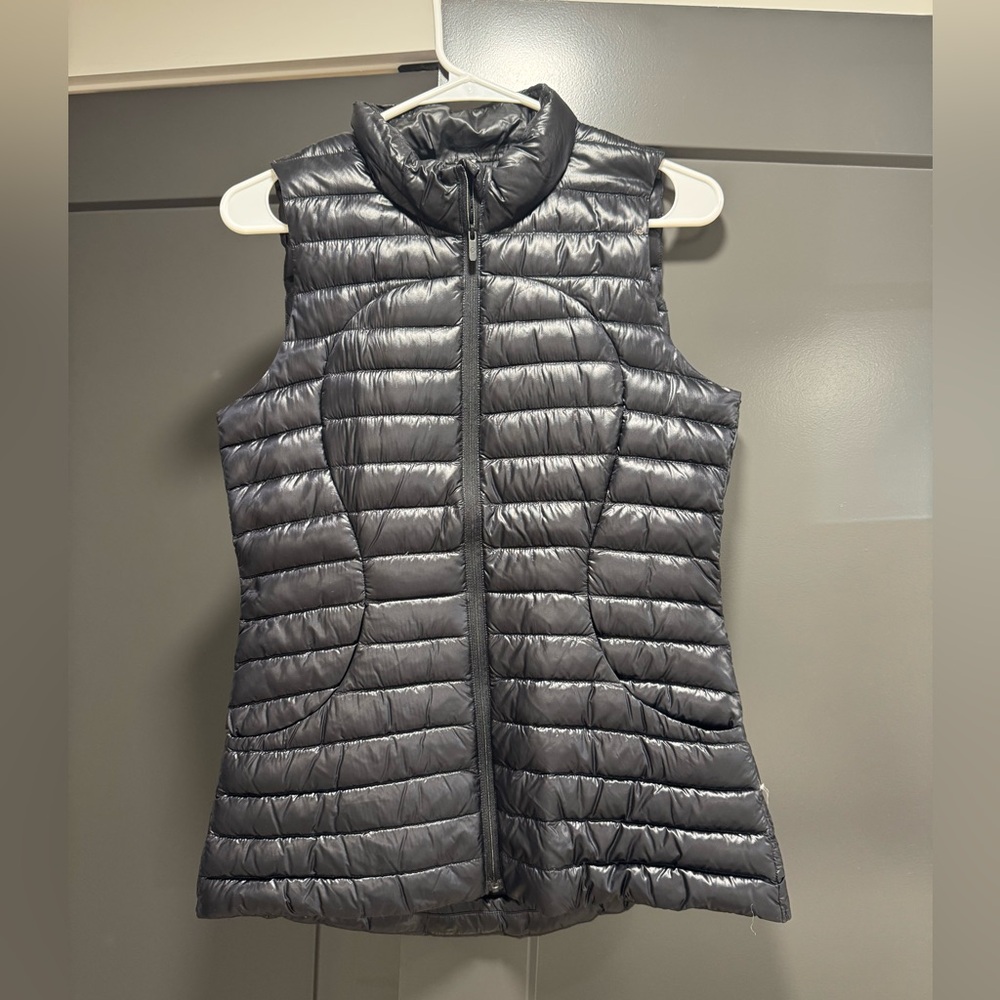 Lululemon lightweight puffer vest